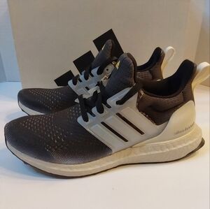 ADIDAS ULTRABOOST 5M/6W BRAND NEW IN BOX